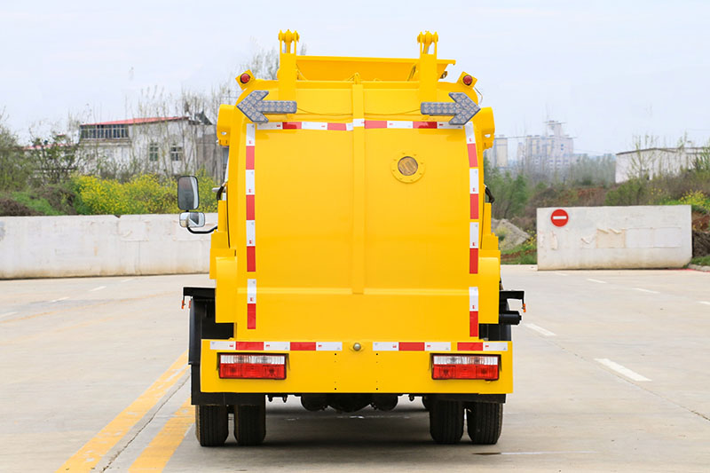 東風小(xiǎo)多利卡餐廚垃圾車(chē)（廂式）（6方）